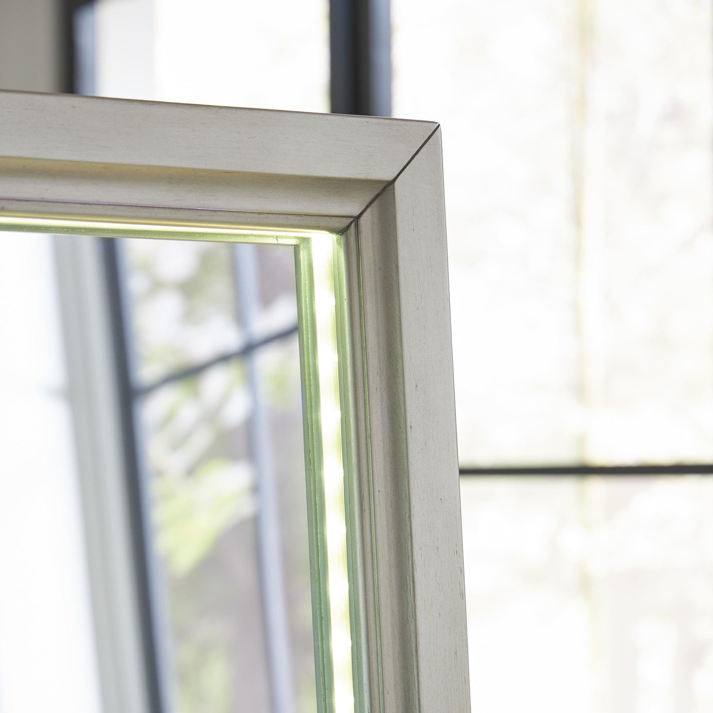 Evesen Mirror