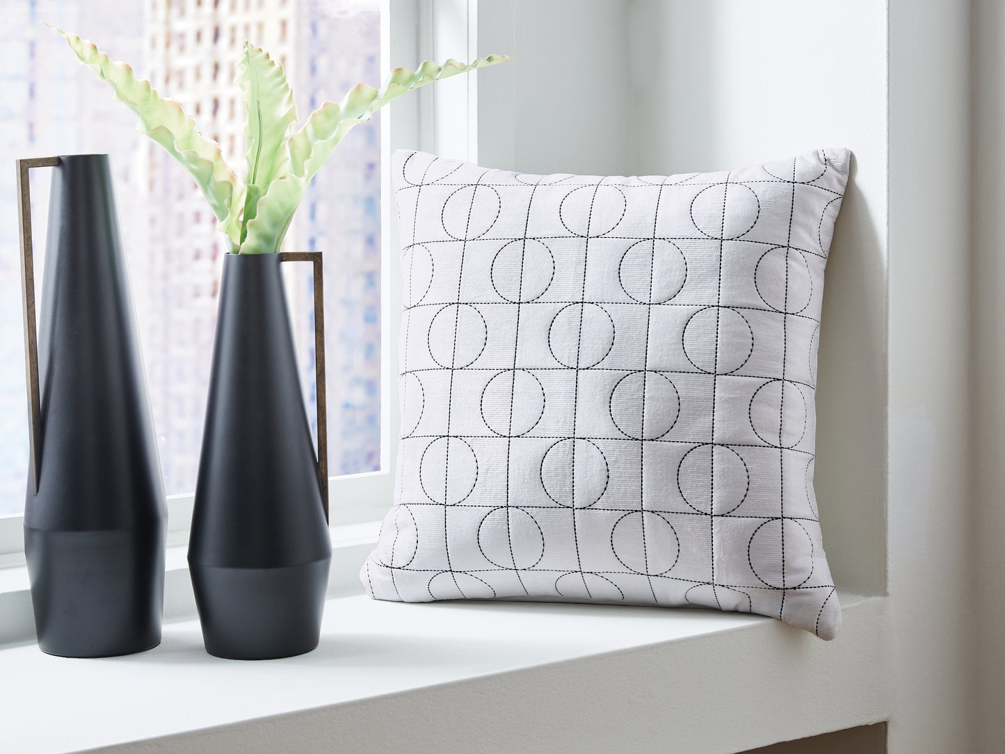 Stuart Furniture Outlet - Ashley Furniture - Kydner Pillows - Pillow (4/CS) / White/Black - A1001107