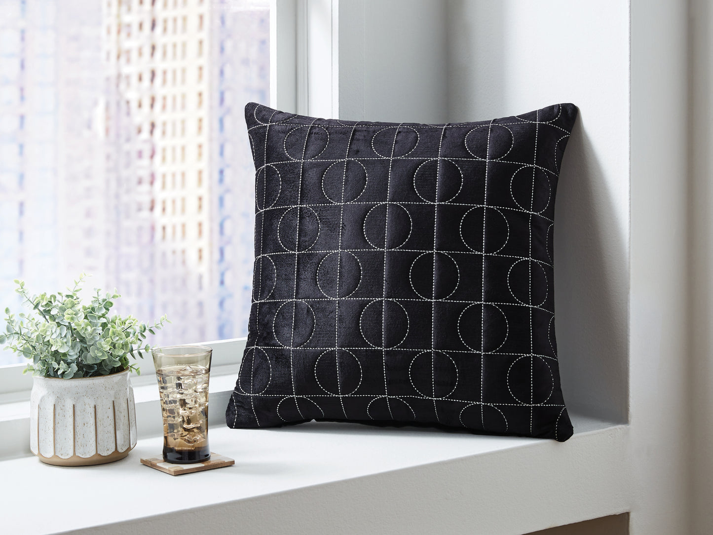 Stuart Furniture Outlet - Ashley Furniture - Kydner Pillows - Pillow (4/CS) / Black/Silver - A1001108