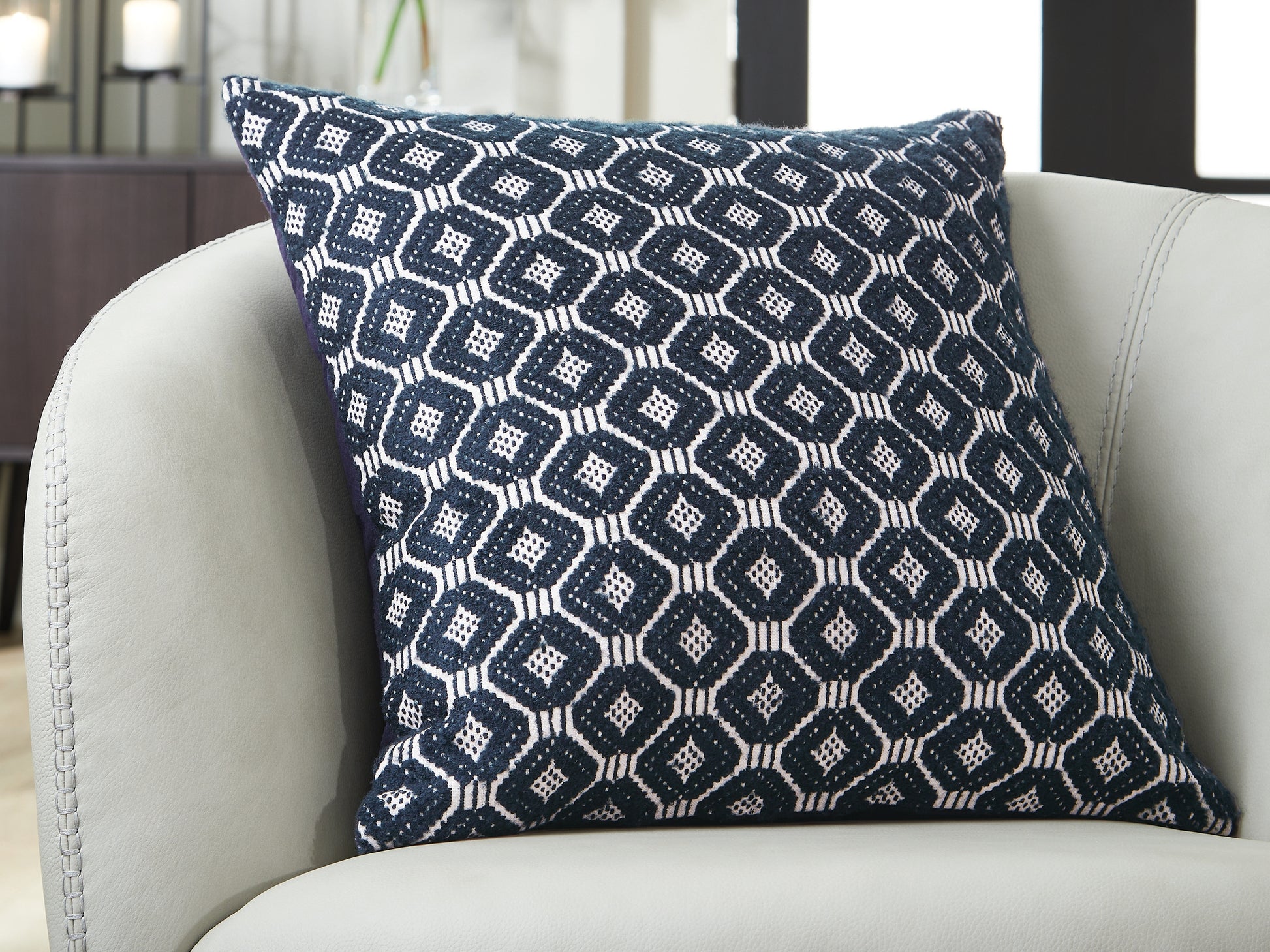 Stuart Furniture Outlet - Ashley Furniture - Abra Pillows - Pillow (4/CS) / Black/Ivory - A1001109