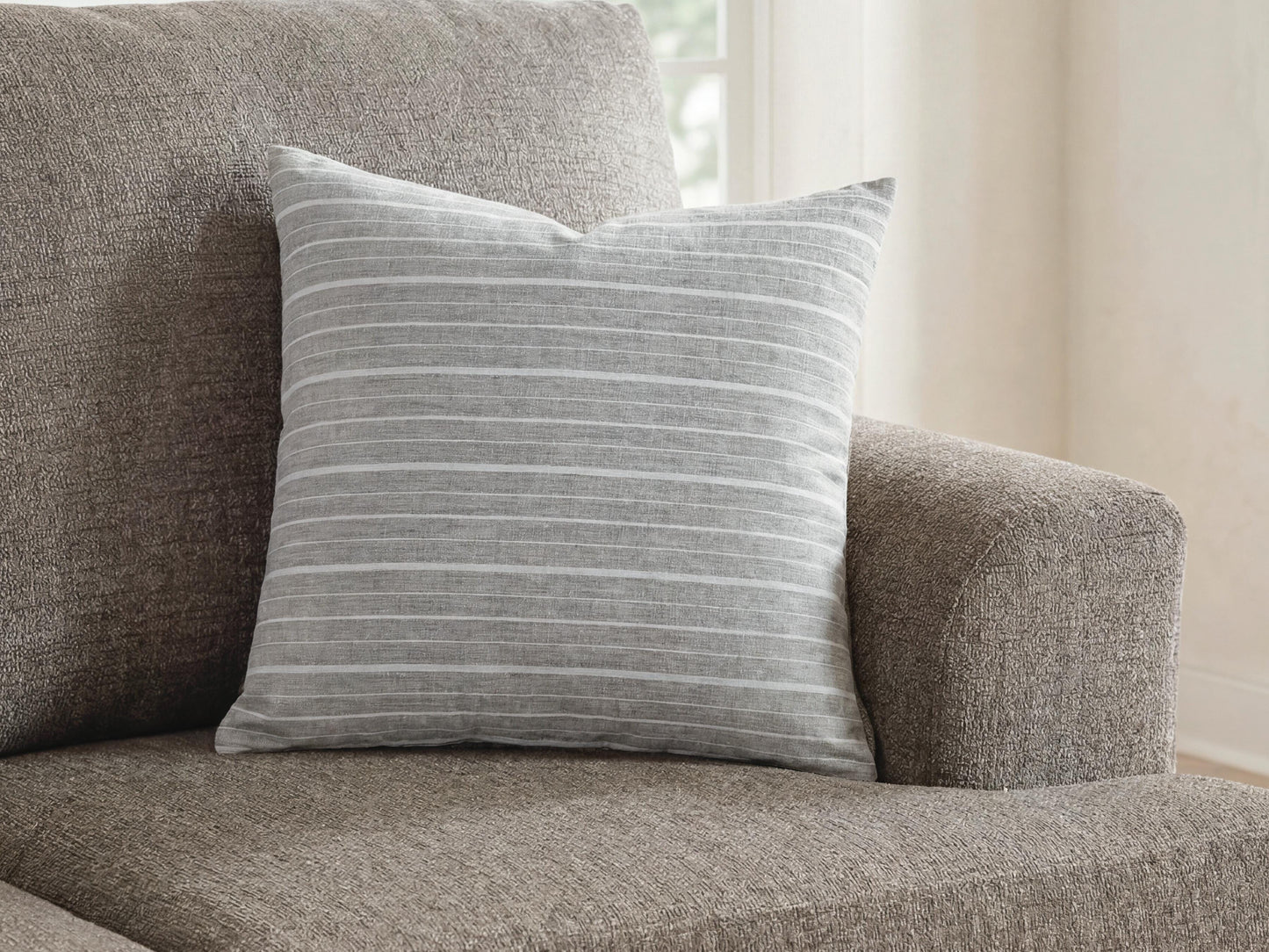 Stuart Furniture Outlet - Ashley Furniture - Vernthrone Pillows - Pillow (4/CS) - A1001184