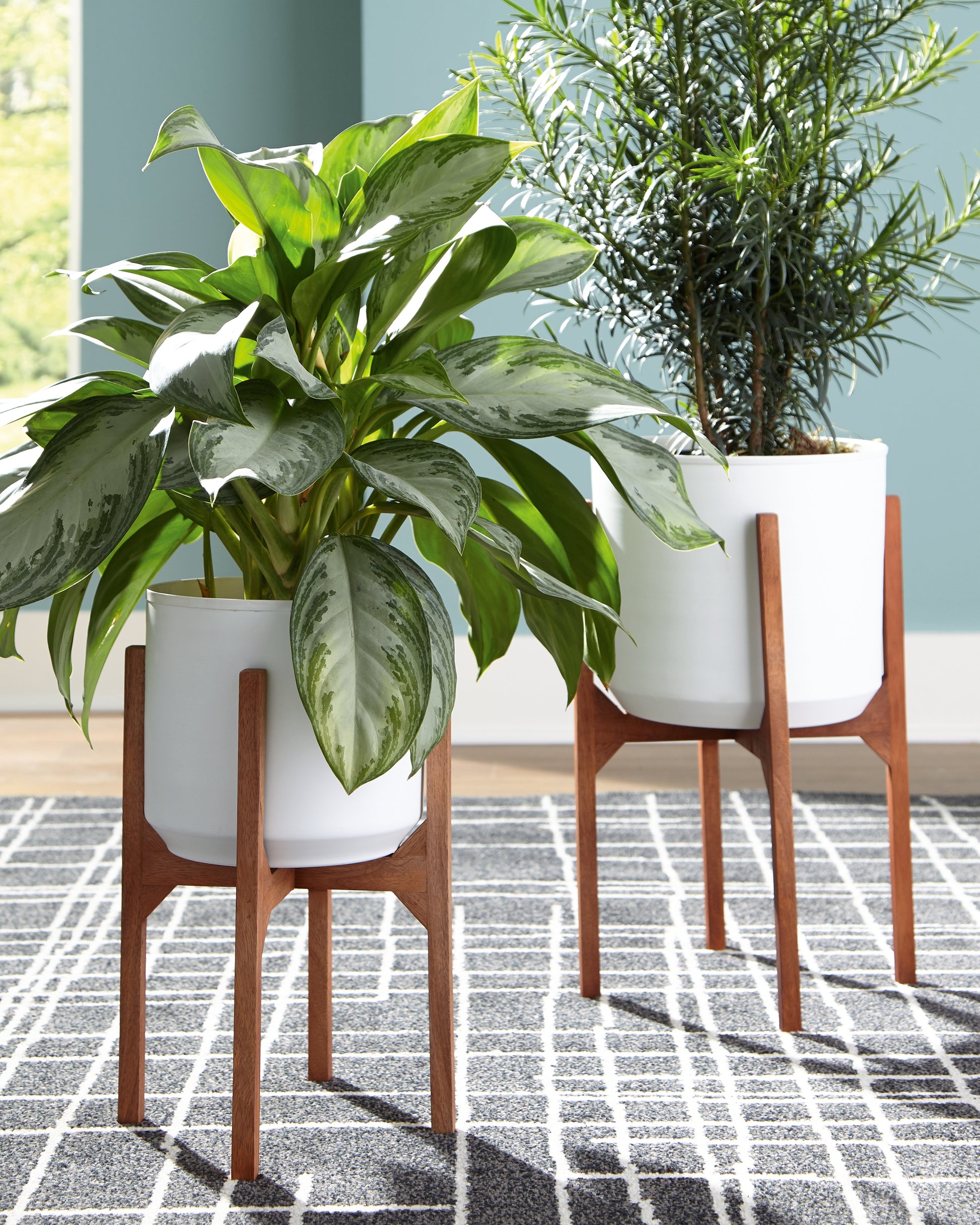 Stuart Furniture Outlet - Ashley Furniture - Dorcey Planter (Set of 2) - Planter Set (Set of 2) / White/Brown - A2000427