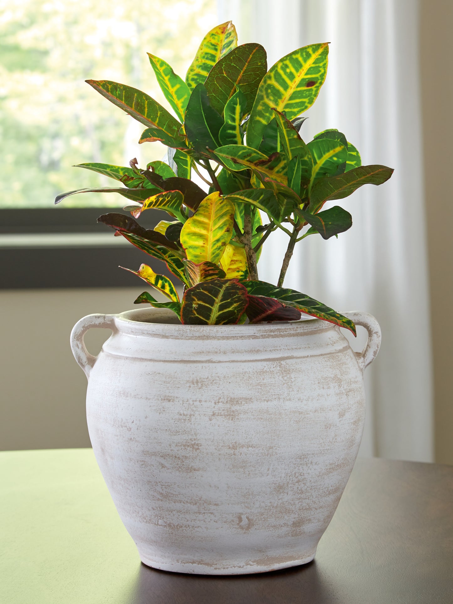 Stuart Furniture Outlet - Ashley Furniture - Meadie Vase - Vase / Distressed White - A2000787