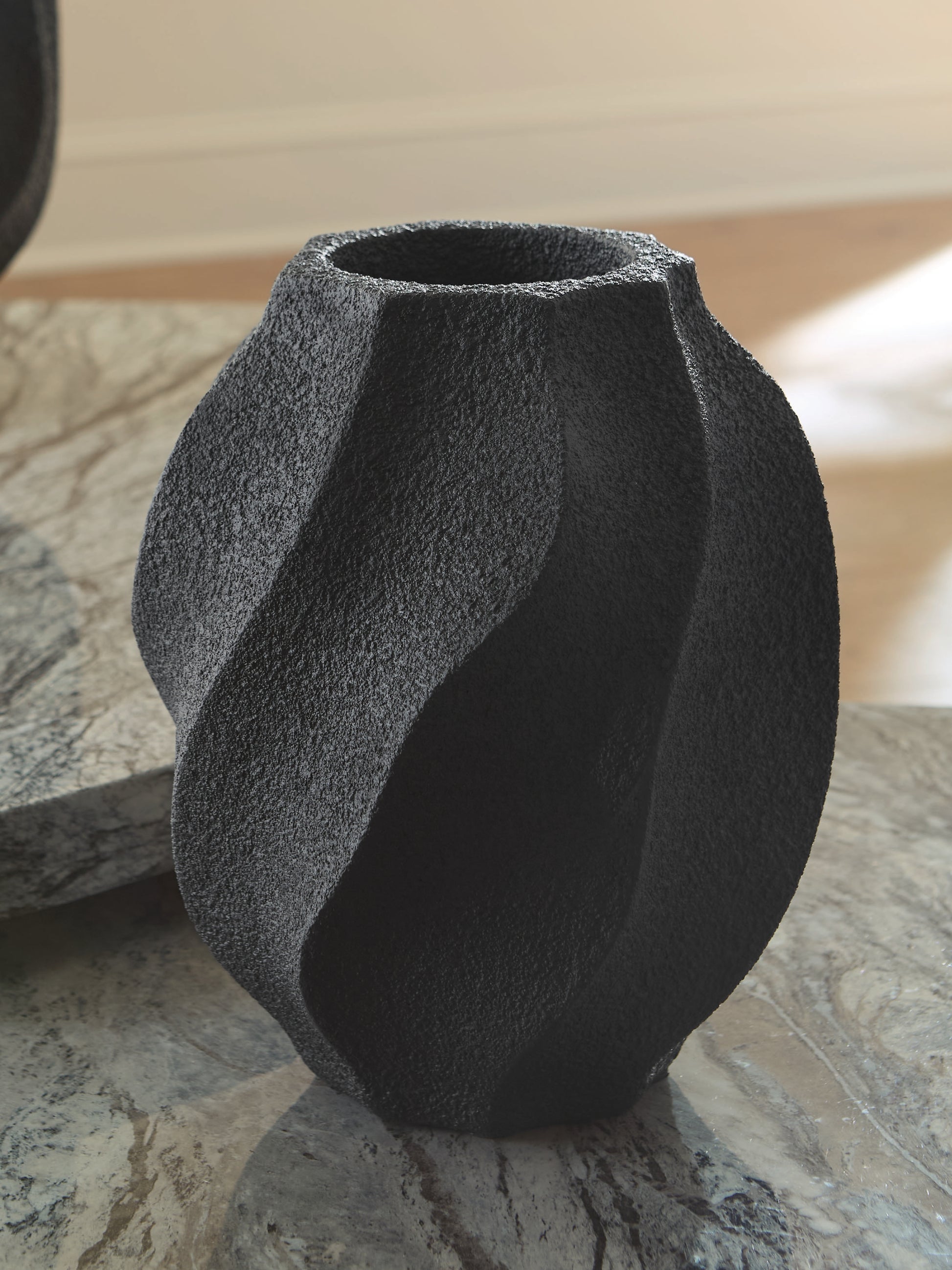 Stuart Furniture Outlet - Ashley Furniture - Judworth Vase - Vase / Black - A2000875