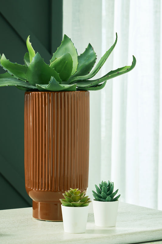Stuart Furniture Outlet - Ashley Furniture - Avalyah Vase - Vase (2/CS) / Burnt Umber - A2900022