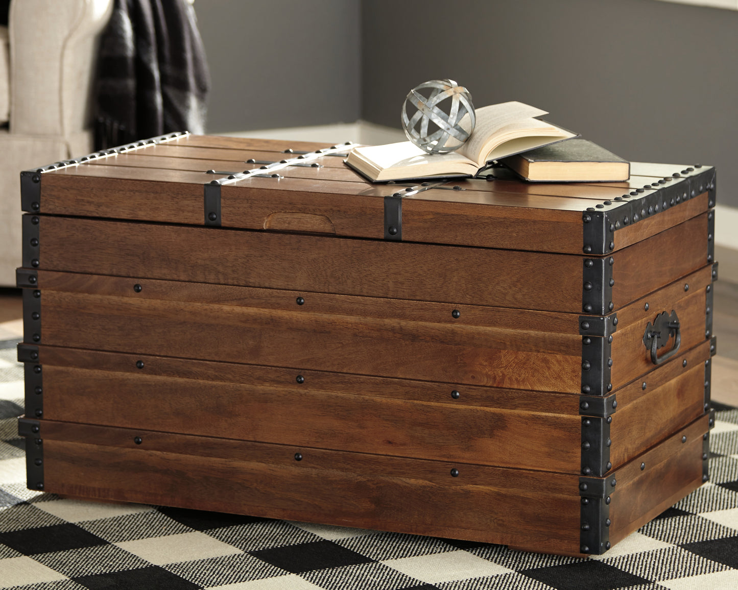 Stuart Furniture Outlet - Ashley Furniture - Kettleby Storage Trunk - Storage Trunk / Brown - A4000096