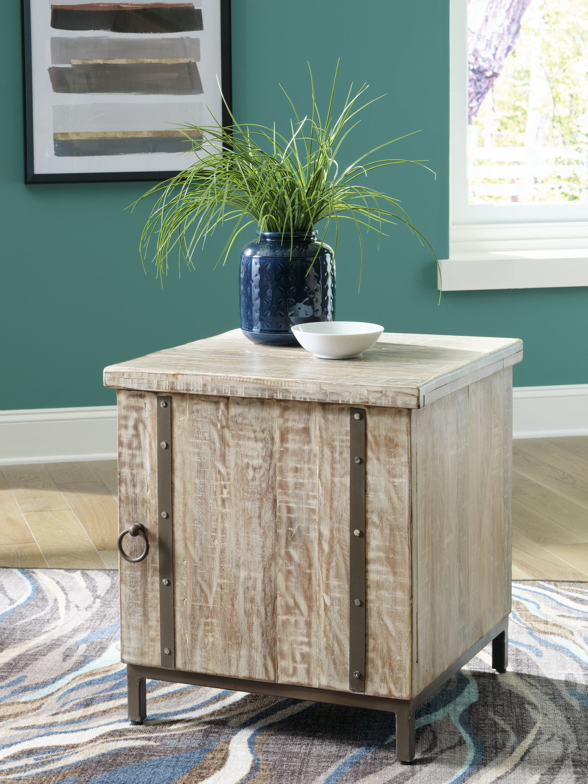 Stuart Furniture Outlet - Ashley Furniture - Laddford Accent Cabinet - Accent Cabinet / Whitewash - A4000506