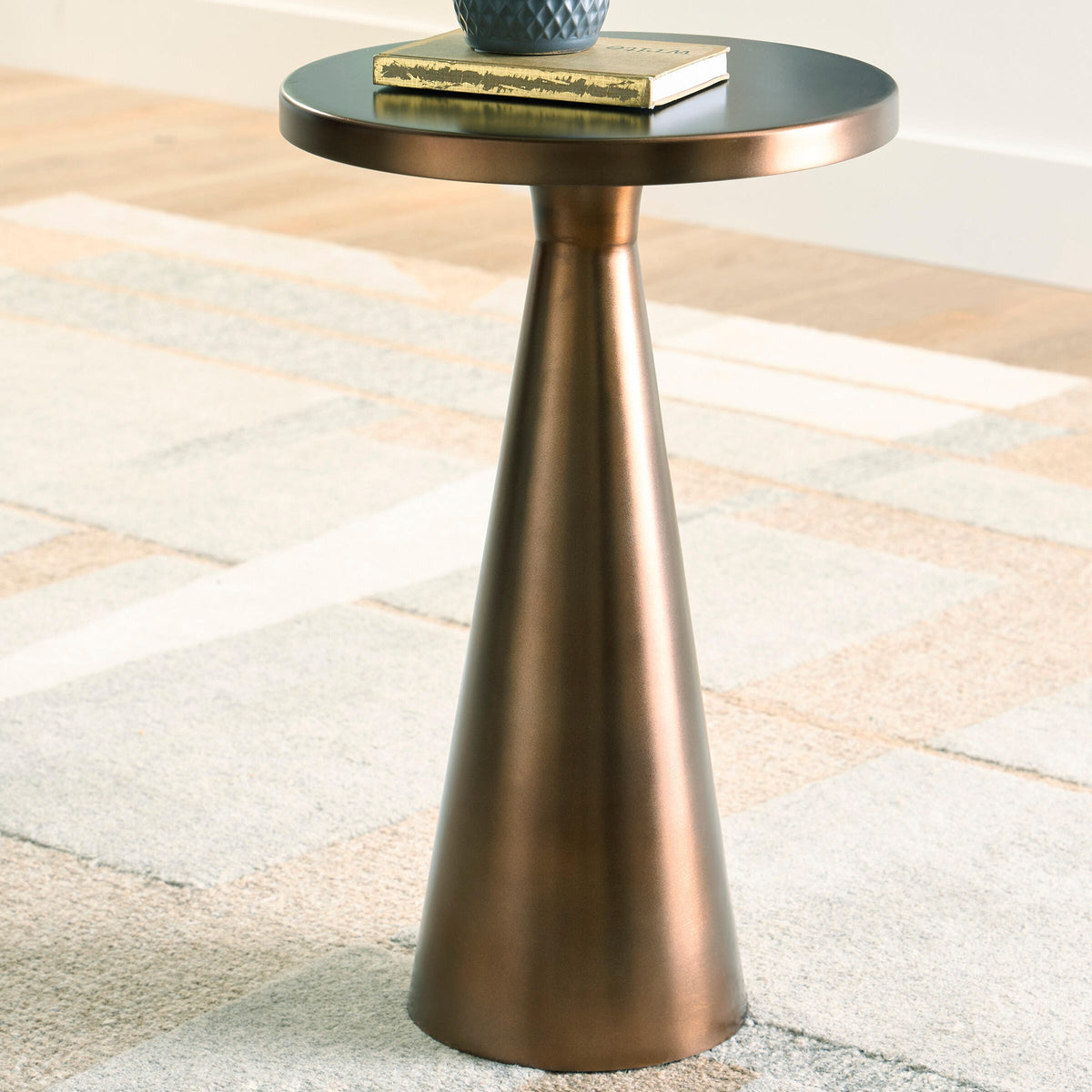 Stuart Furniture Outlet - Ashley Furniture - Budington Accent Table - Accent Table - A4000751
