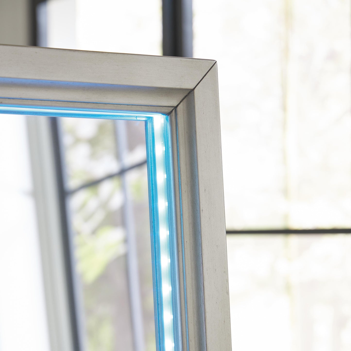 Evesen Mirror