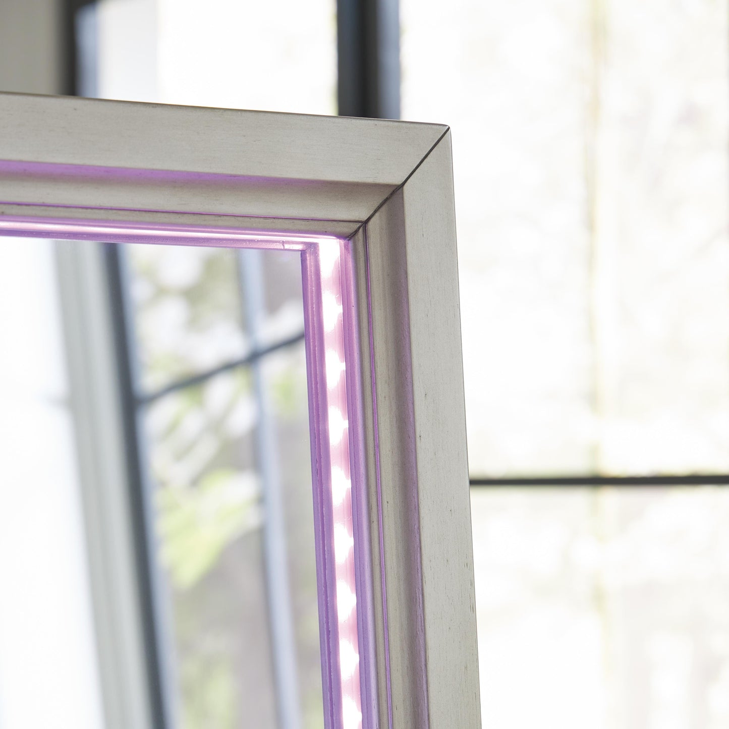 Evesen Mirror
