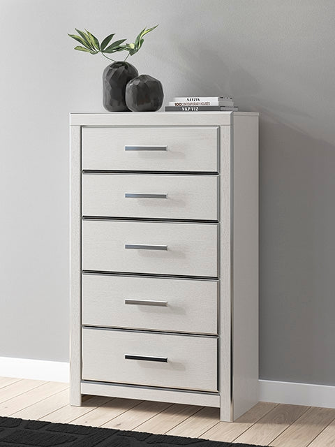 Stuart Furniture Outlet - Ashley Furniture - Zuraleus Bedroom - Five Drawer Chest / White - PCB3381-46