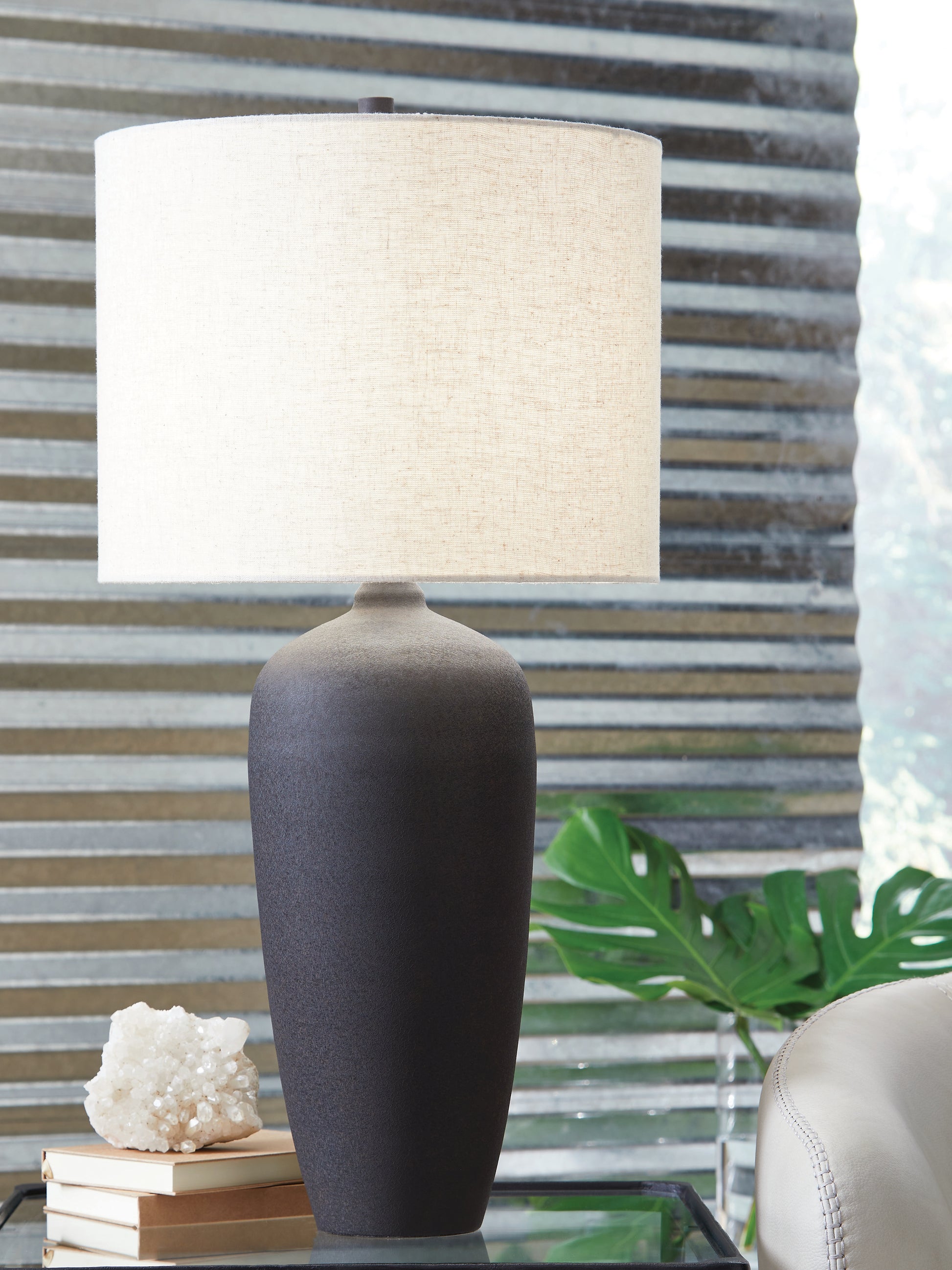 Stuart Furniture Outlet - Ashley Furniture - Ryenburg Lighting - Metal Table Lamp (1/CN) / Black - L207584