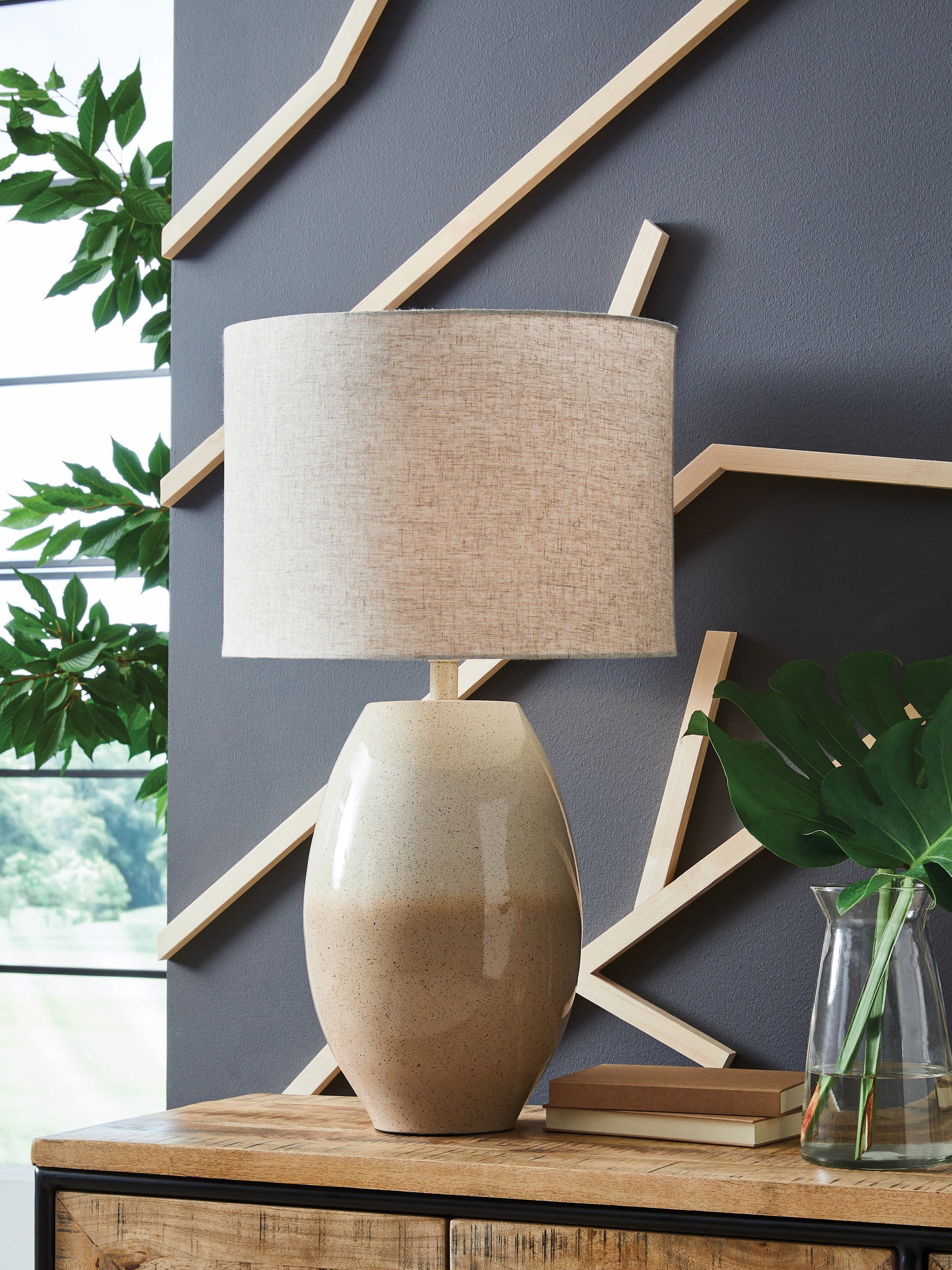 Stuart Furniture Outlet - Ashley Furniture - Linas Lighting - Metal Table Lamp (1/CN) / Cream/Beige - L207594