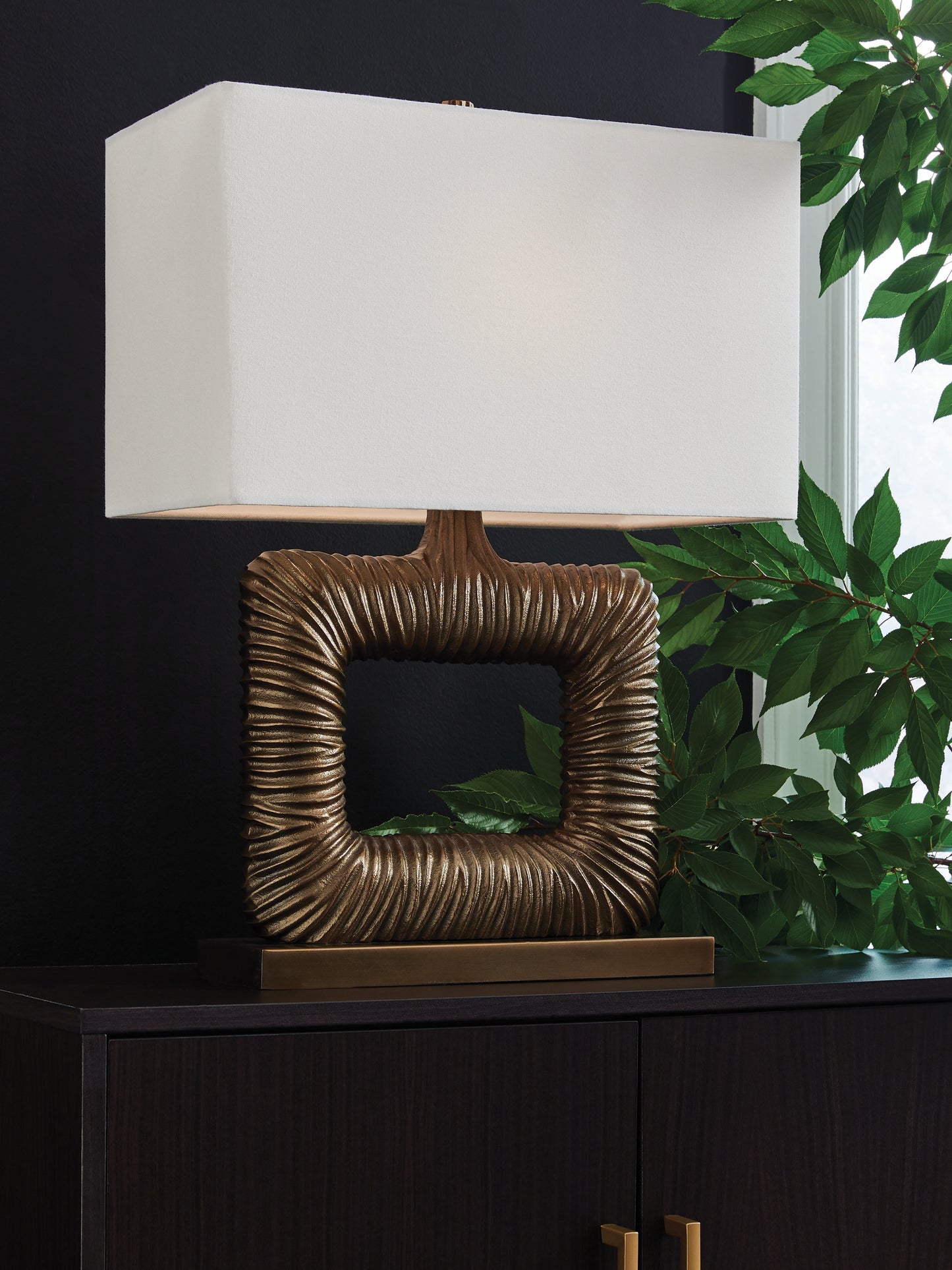 Stuart Furniture Outlet - Ashley Furniture - Garronby Lighting - Metal Table Lamp (1/CN) / Antique Brass Finish - L207604