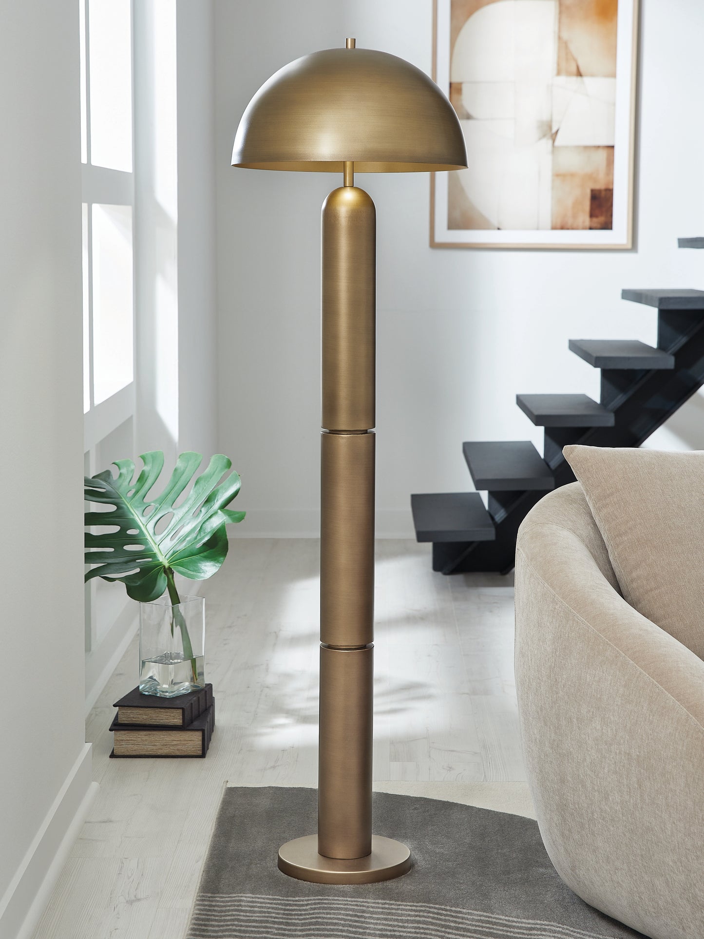 Stuart Furniture Outlet - Ashley Furniture - Wendfield Lighting - Metal Floor Lamp (1/CN) / Antique Gold Finish - L208511