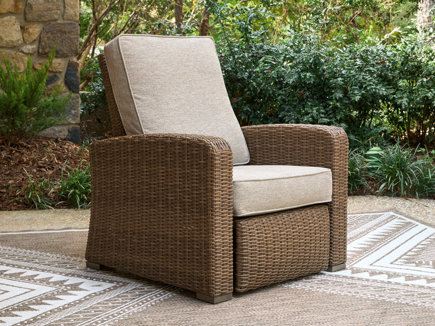 Stuart Furniture Outlet - Ashley Furniture - Laguna Heights Outdoor - Recliner / Beige - PCP790-825
