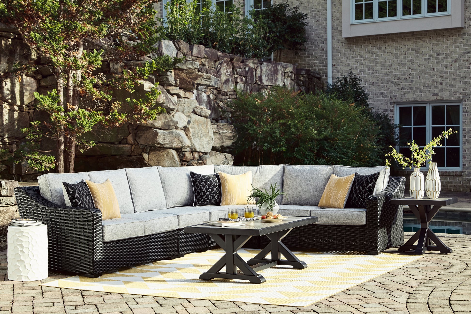 Stuart Furniture Outlet - Ashley Furniture - Beachcroft Outdoor - 4-Piece Outdoor Sectional / Black/Light Gray - P792P2