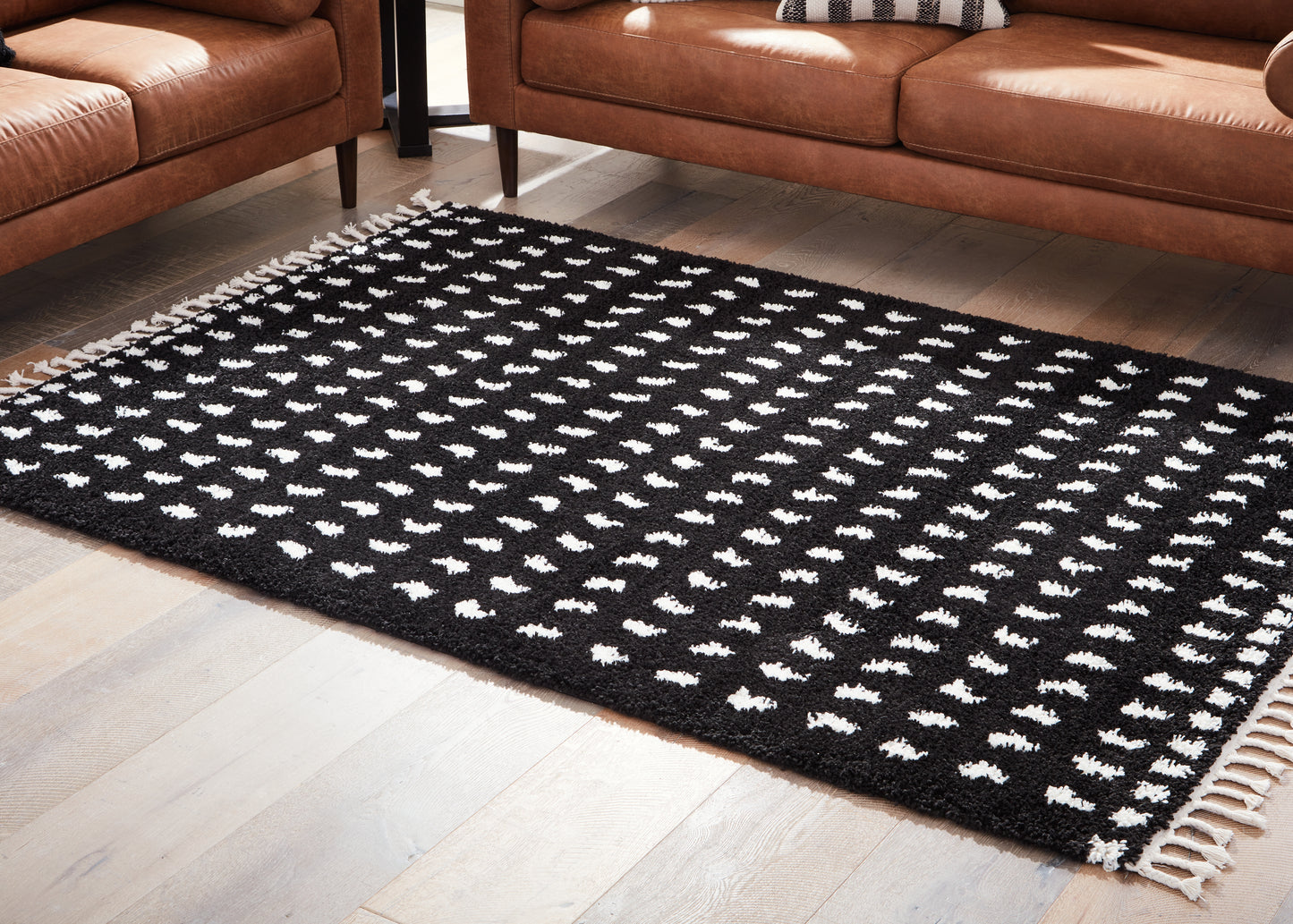Stuart Furniture Outlet - Ashley Furniture - Minston Rug - 8' x 10' Rug / Black/White - R405951