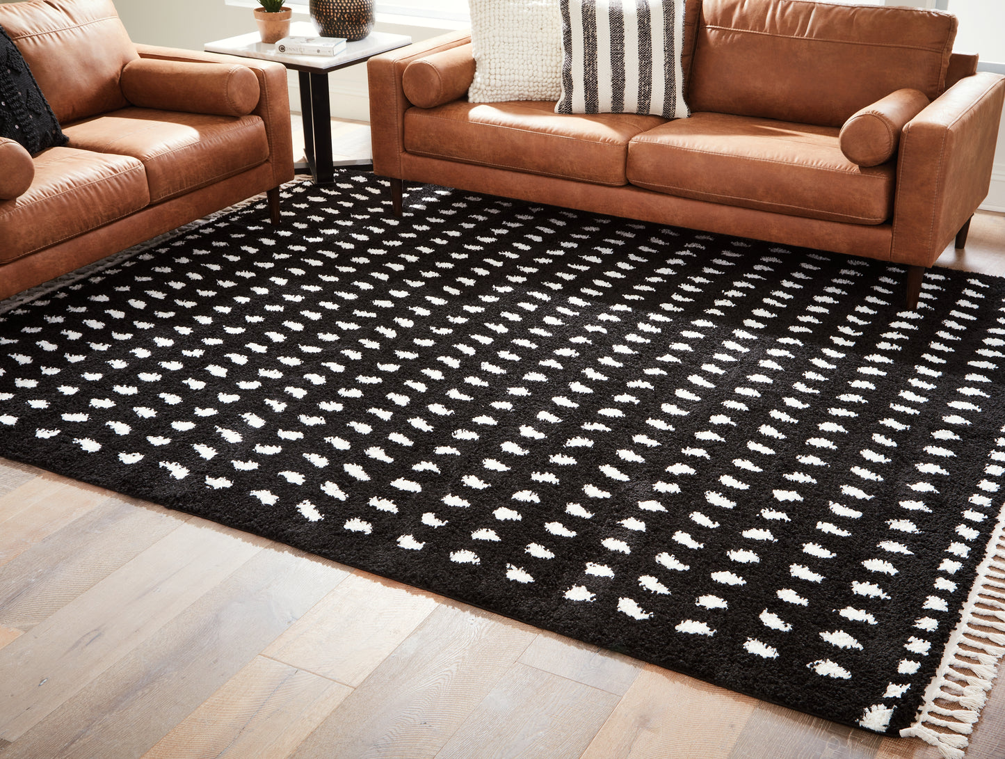 Stuart Furniture Outlet - Ashley Furniture - Minston Rug - 5' x 7' Rug / Black/White - R405952