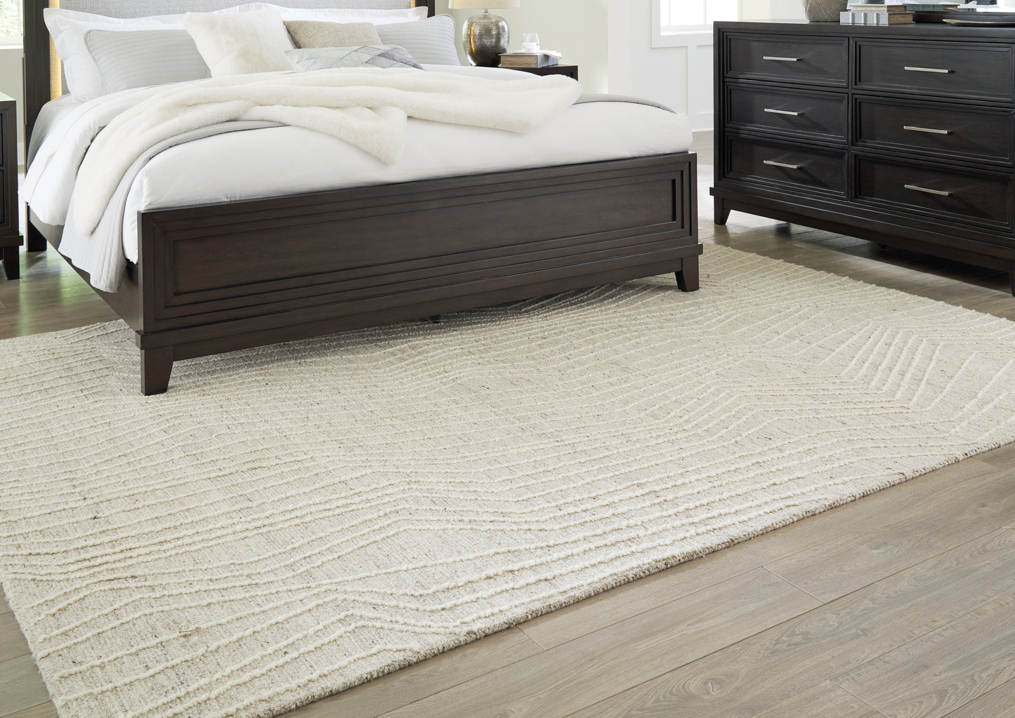 Stuart Furniture Outlet - Ashley Furniture - Varahill Rug - 8' x 10' Rug / Gray/Ivory - R406931