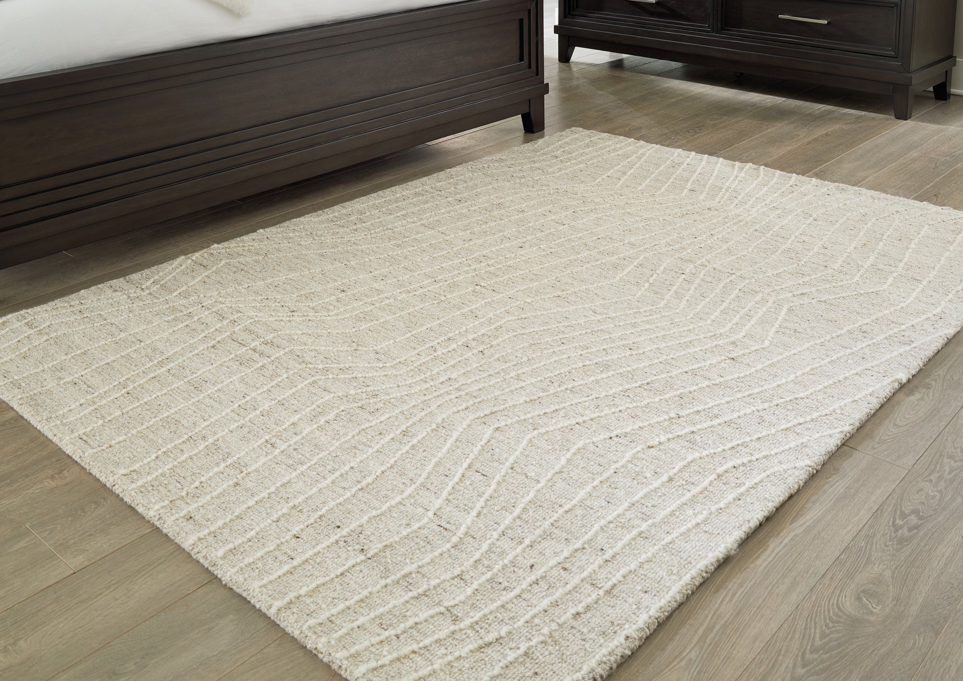 Stuart Furniture Outlet - Ashley Furniture - Varahill Rug - 8' x 10' Rug / Gray/Ivory - R406931