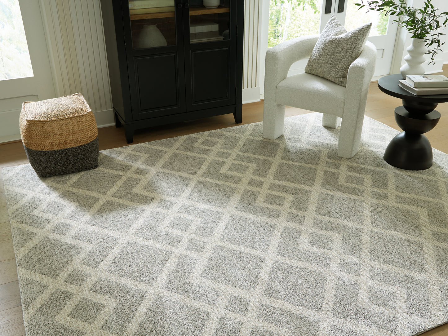 Stuart Furniture Outlet - Ashley Furniture - Unawick Rug - Large Rug / Gray/Ivory - R407331