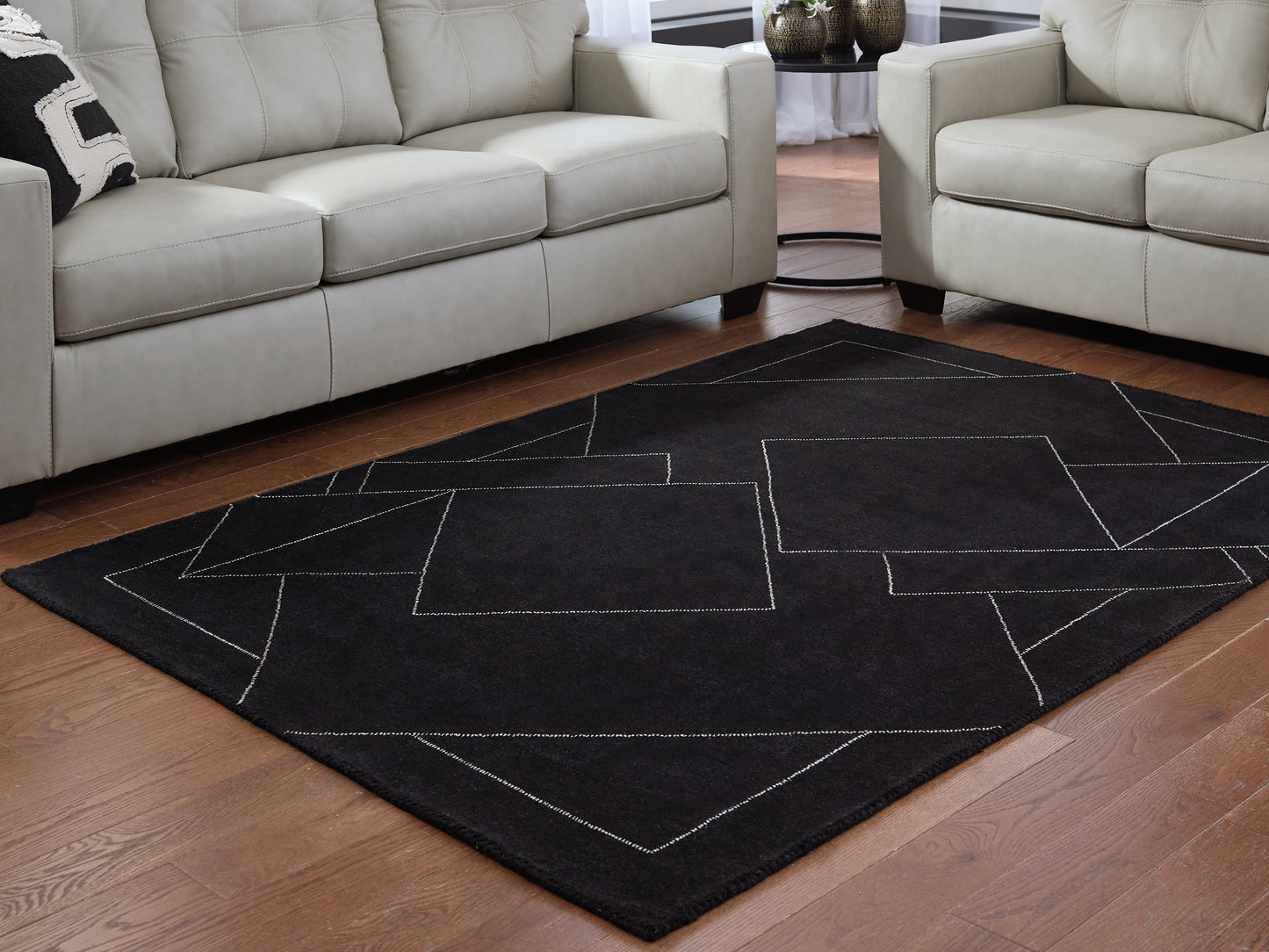 Stuart Furniture Outlet - Ashley Furniture - Marav Rug - 7'8" x 10' Area Rug / Black/White - R407531