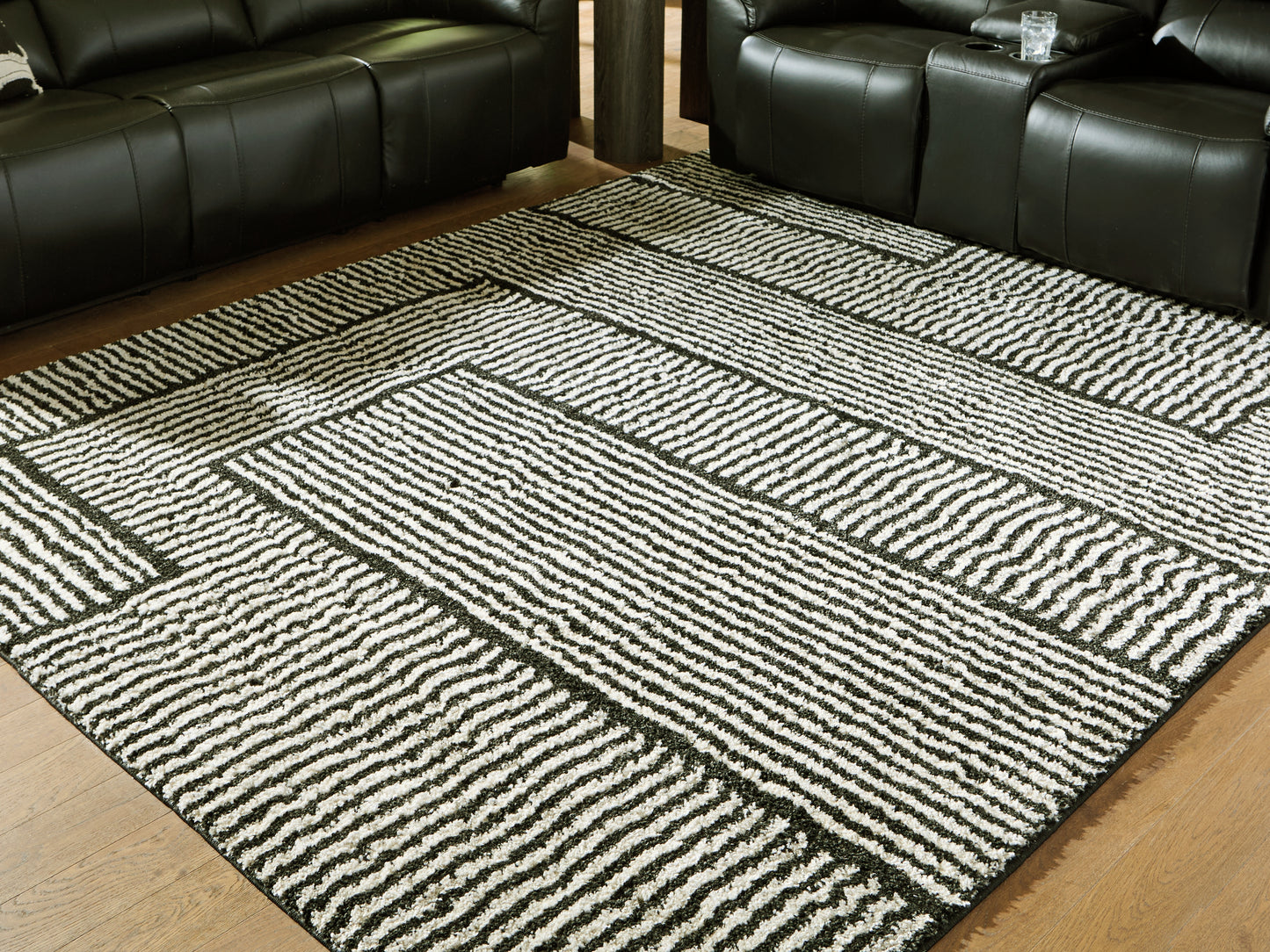Stuart Furniture Outlet - Ashley Furniture - Kurtmen Rug - 5' x 7' Area Rug / Black/Ivory - R407592