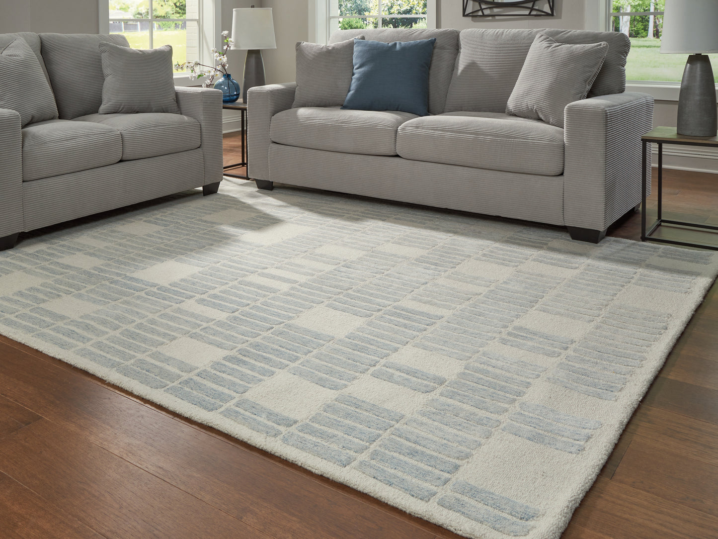 Stuart Furniture Outlet - Ashley Furniture - Dylanton Rug - 7'8" x 10' Area Rug / Ivory/Blue - R407811