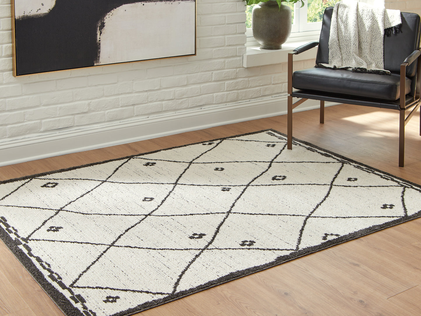 Stuart Furniture Outlet - Ashley Furniture - Fenriston Rug - Medium Rug / Cream/Black - R408302