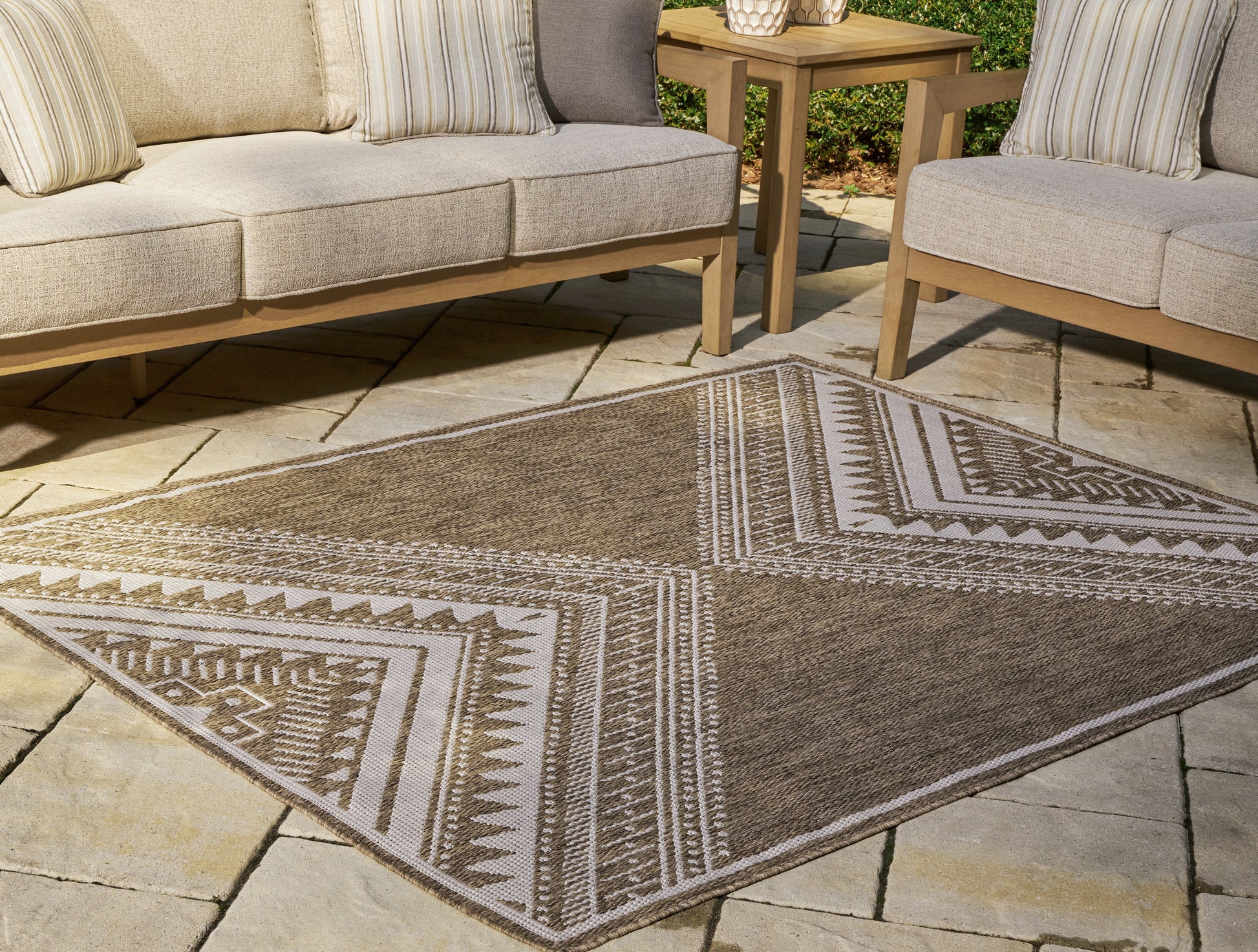 Stuart Furniture Outlet - Ashley Furniture - Dunsler Rug - 5' x 7' Rug / Brown/Cream - R900012