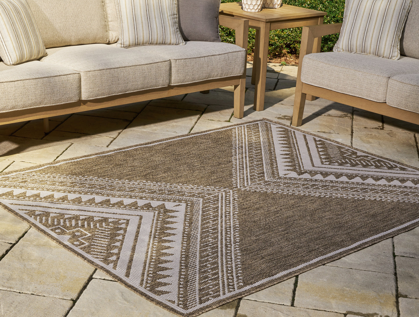 Stuart Furniture Outlet - Ashley Furniture - Dunsler Rug - 8' x 10' Rug / Brown/Cream - R900011