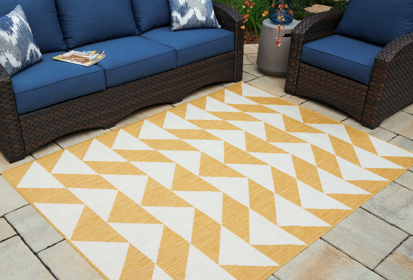 Stuart Furniture Outlet - Ashley Furniture - Thomley Rug - 5' x 7' Rug / Ivory/Yellow - R900062