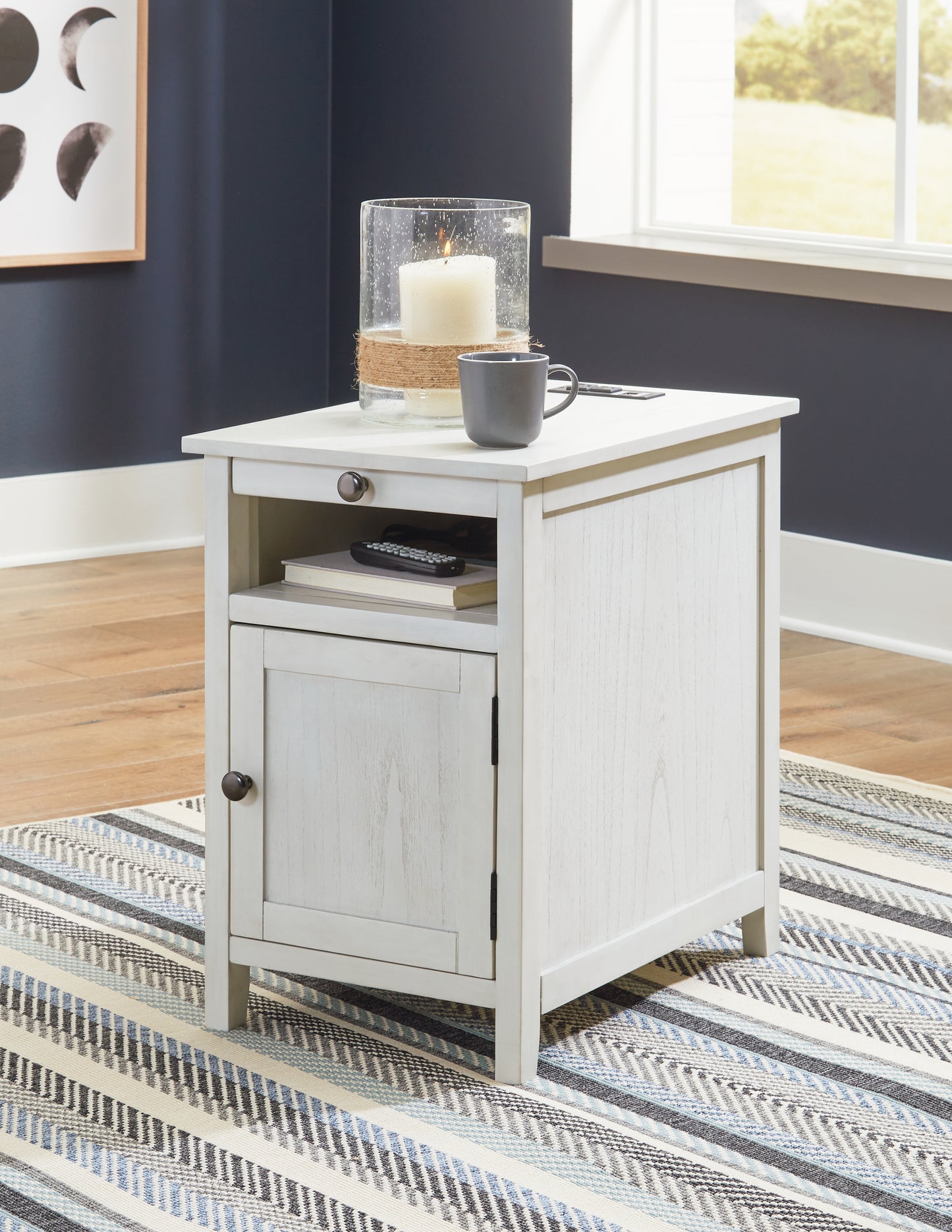 Stuart Furniture Outlet - Ashley Furniture - Treytown Chairside End Table - Chair Side End Table / Antique White - T300-517