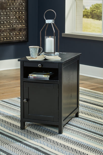 Stuart Furniture Outlet - Ashley Furniture - Treytown Chairside End Table - Chair Side End Table / Black - T300-617