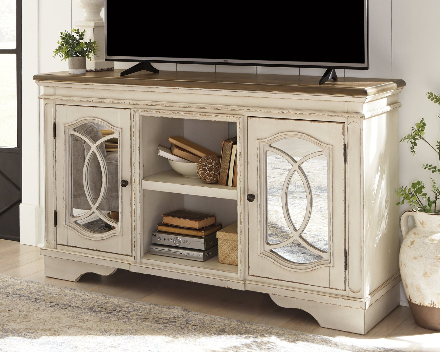 Realyn TV Stand